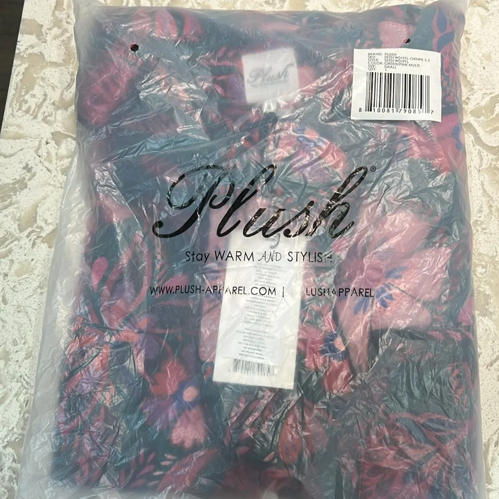 REVOLVE PLUSH Floral Pajama Set With Eye Mask Size Small